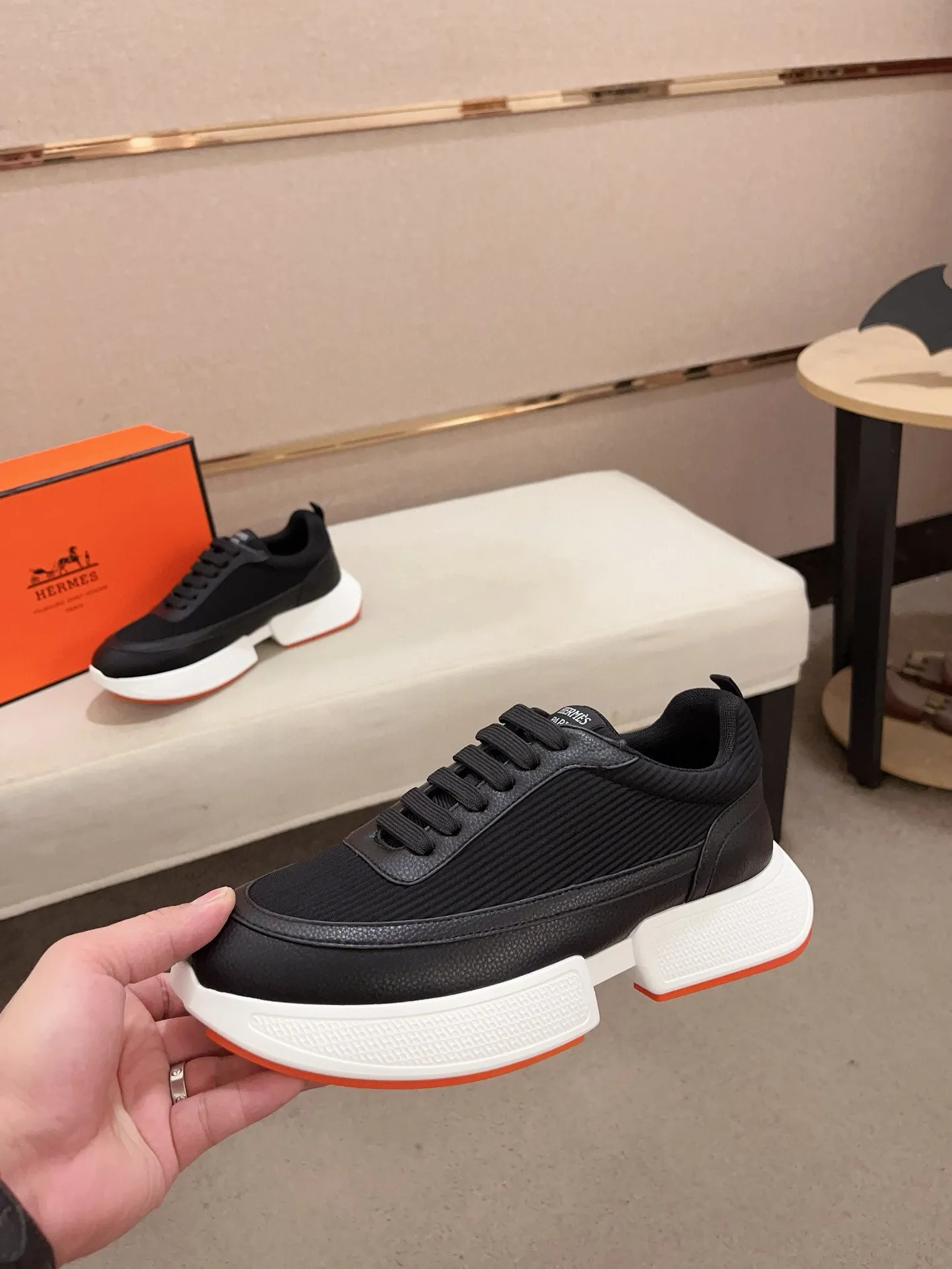 Men's clothing and shoes💰: 440💰《HERMES》【Classic original single version】Hermès; top 🔝purchasing agent🔍🔍men's latest 🇺🇸 counter sales simultaneously, imported from Italy original ▲▲cowhide ▲▲ (high-end, nobility, class) ) Exquisite workmanship (Italian 🇮🇹 imported water-dyed 🐂 cowhide lining) sole: original sole provided by the original factory, ⚠️exclusive double-layer activity·TPR·rubber·combined molded outsole; super comfortable·wear-resistant·non-slip·environmental protection The real thing is more beautiful if you take the real thing (high quality, follow the order). You can enter and exit the counter at will * Number of yards: 38-44 (45 can be customized and cannot be returned or exchanged)